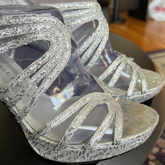EUC Adrianna Papell Boutique Beck’s  Dress Strappy Sandals Silver Foil size 8 main image 2